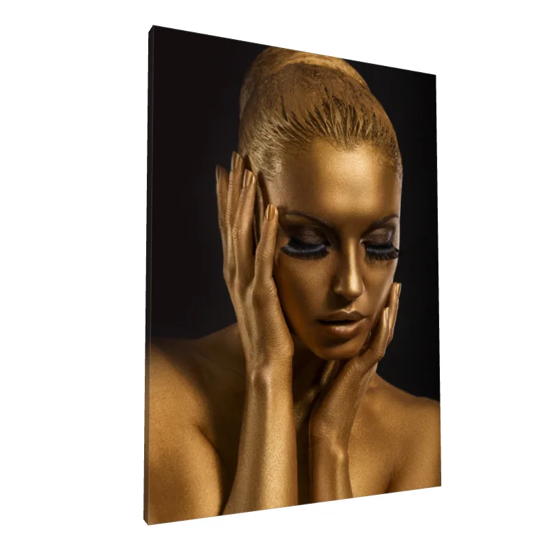 Tablou canvas: Portret Auriu Artistic în Umbre - Image 1