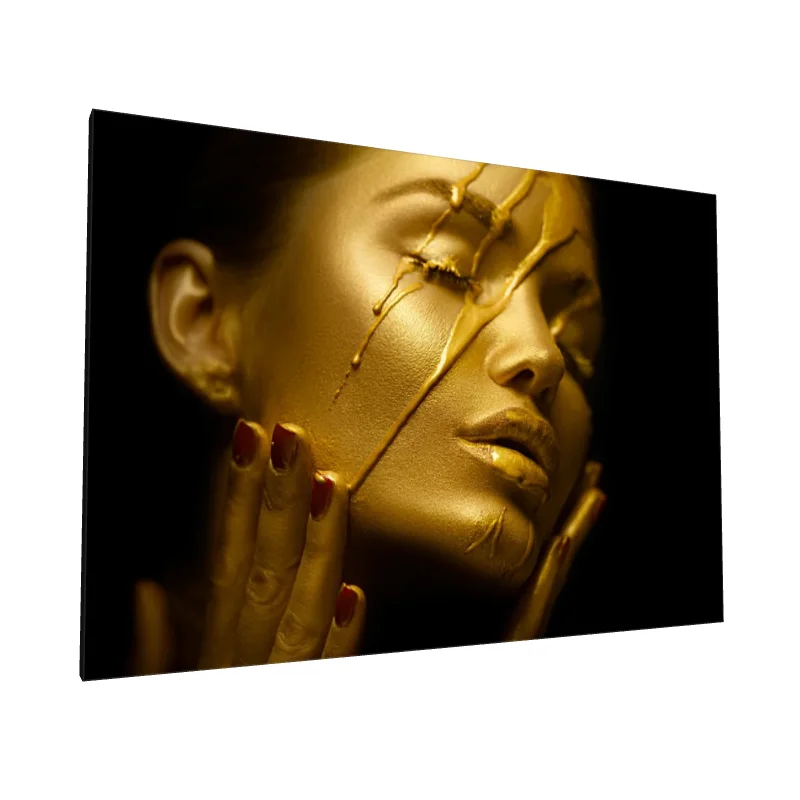 Tablou canvas: Portret Aurit cu Texturi Strălucitoare