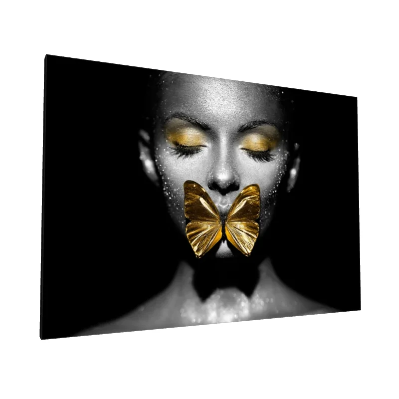 Tablou canvas: Portret Artistic cu Fluture Auriu