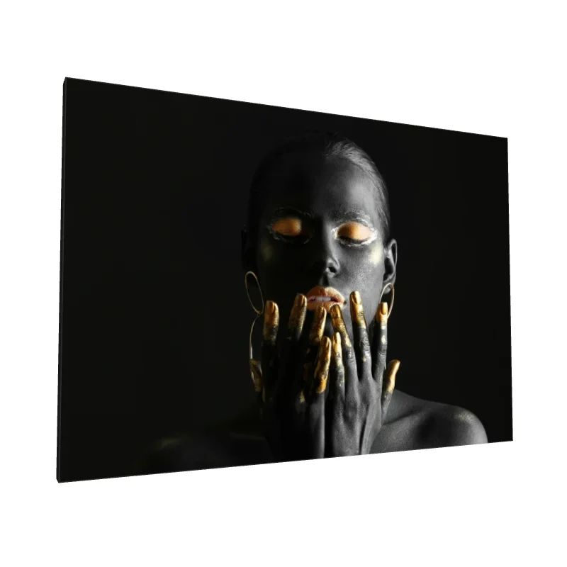 Tablou canvas: Portret Artistic cu Accente Aurii 14