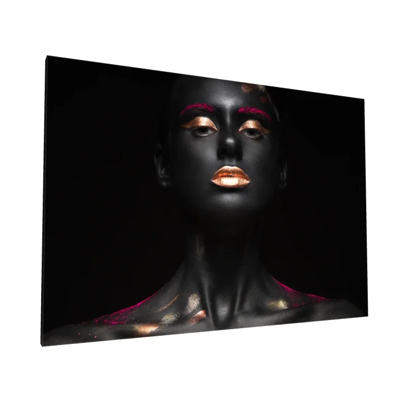 Tablou canvas: Portret Artistic cu Accente Metalice (2)