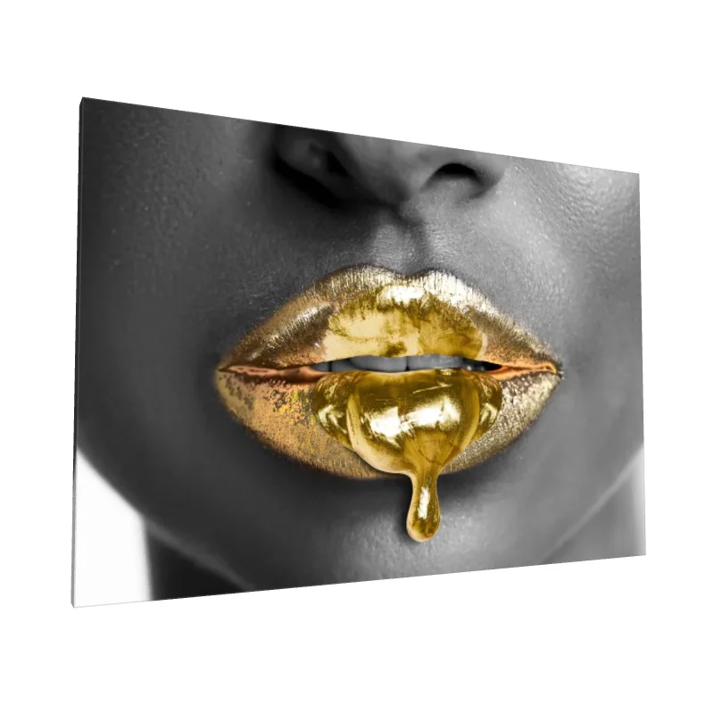 Tablou canvas: Buze Aurii cu Detalii Lichide