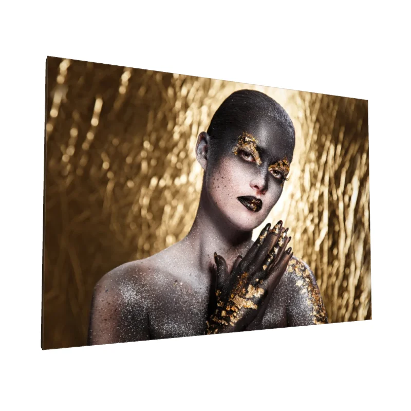 Tablou canvas: Portret Artistic cu Elemente Aurii 2 - Image 1