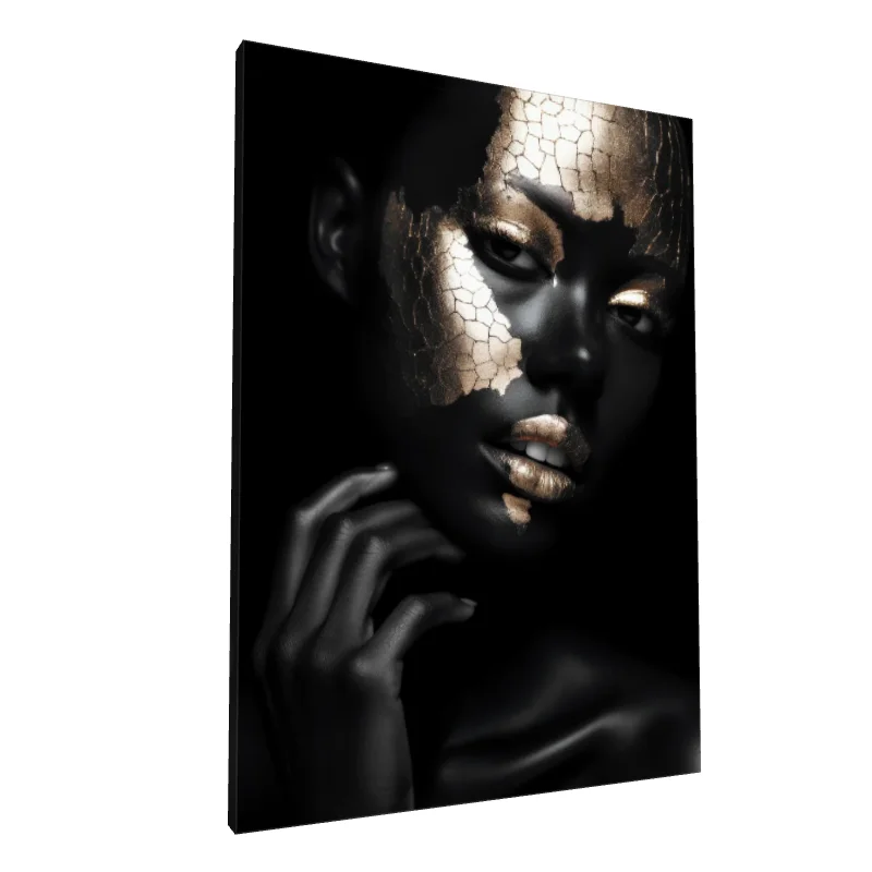 Tablou canvas: Portret cu Accente Aurii pe Fundal Negru
