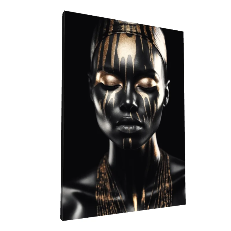 Tablou canvas: Portret cu Accente Aurii pe Fundal Negru (2)