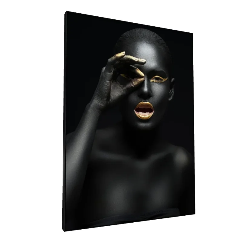 Tablou canvas: Portret Dramatic cu Accente Aurii 3 - Image 1