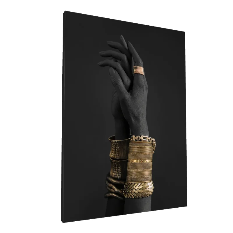 Tablou canvas: Brațe cu Bijuterii Auriu pe Fundal Negru - Image 1