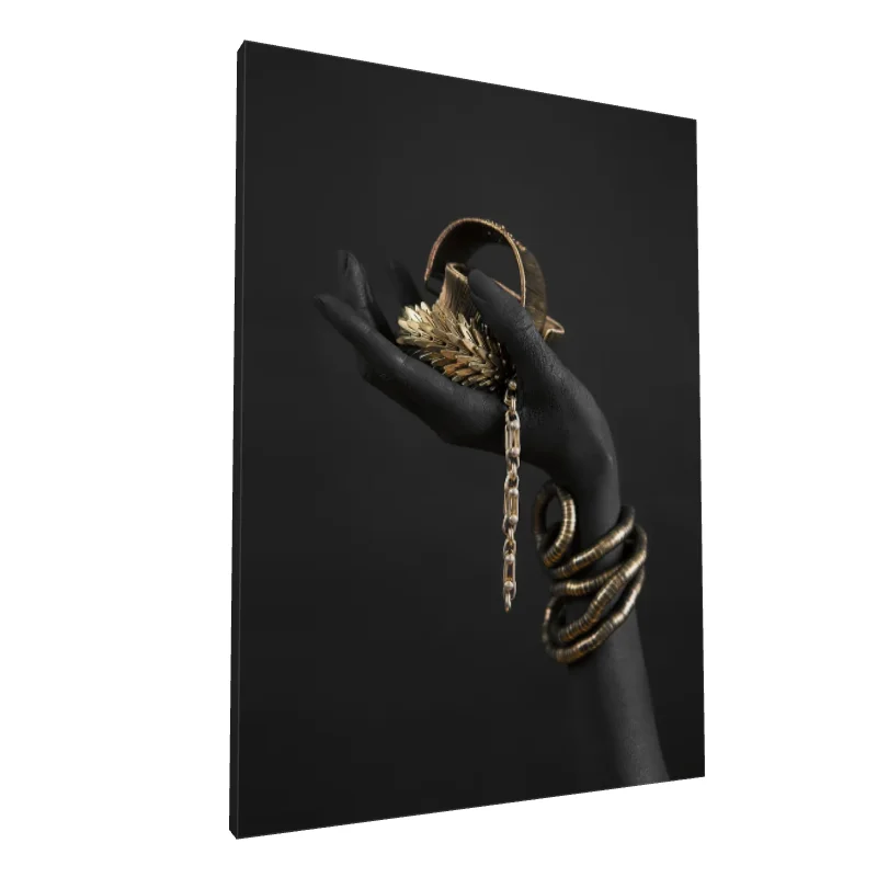 Tablou canvas: Mână Neagră cu Bijuterii Aurii