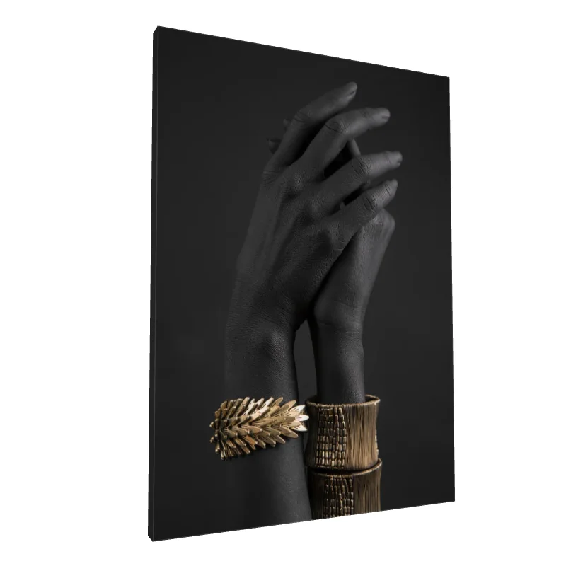 Tablou canvas: Mâini Elegante cu Brățări Aurii - Image 1