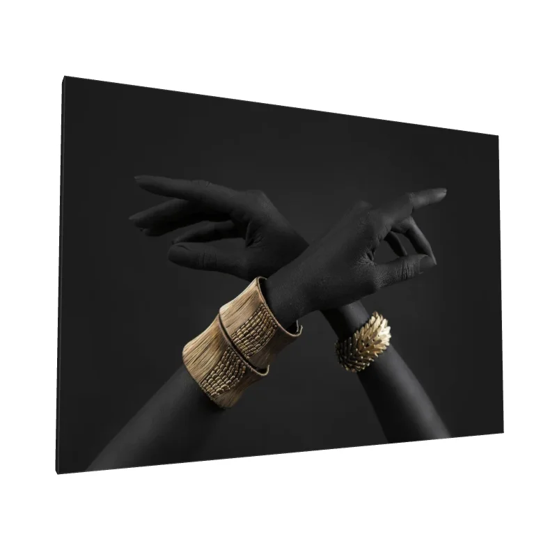 Tablou canvas: Brățări Aurii pe Fundal Negru