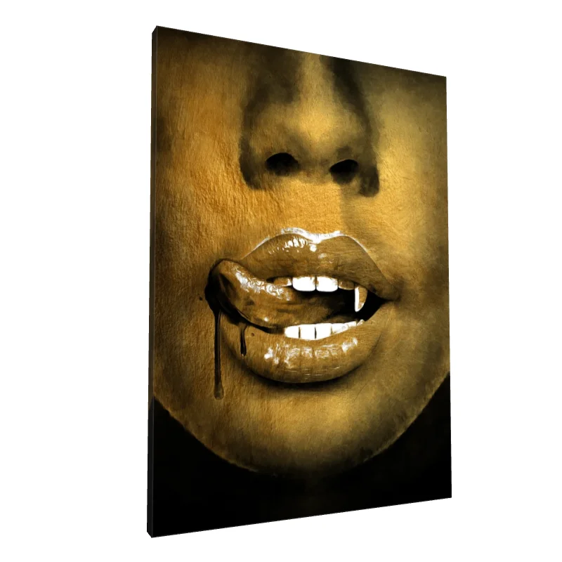 Tablou canvas: Detaliu Artistic de Buze în Tenta Aurie - Image 1