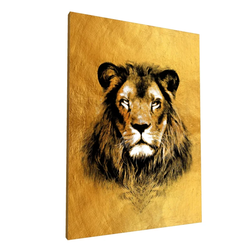 Tablou canvas: Portret de Leu pe Fundal Auriu