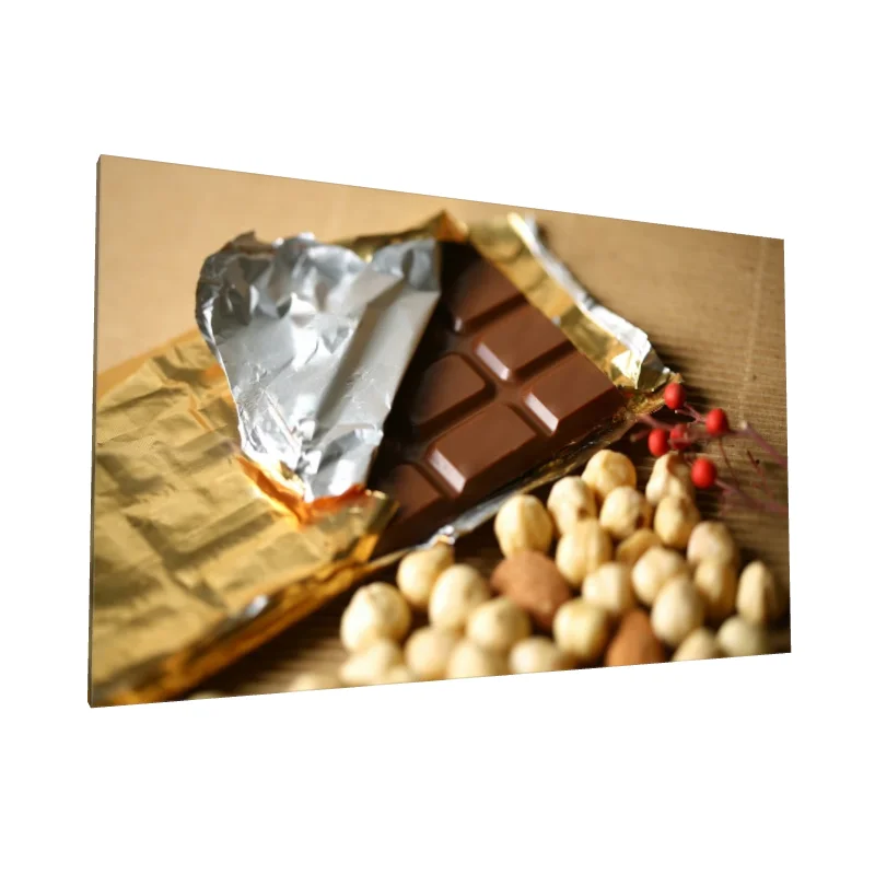 Tablou canvas: Ciocolată și Nuci pe Fundal Auriu