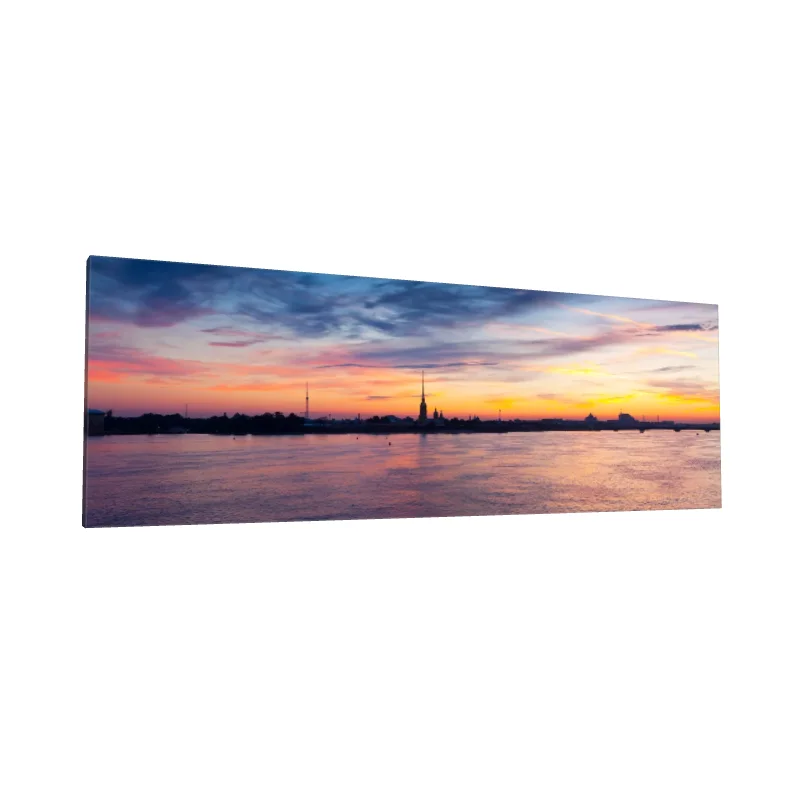 Tablou canvas: Apus Urban pe Râu cu Siluete