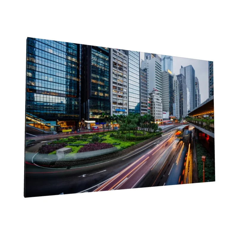 Tablou canvas: Străzi Vii în Orașul Modern