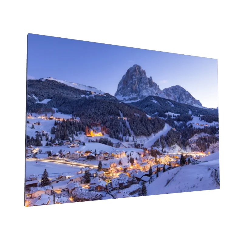 Tablou canvas: Sat de Munte la Amurg în Zăpadă - Image 1