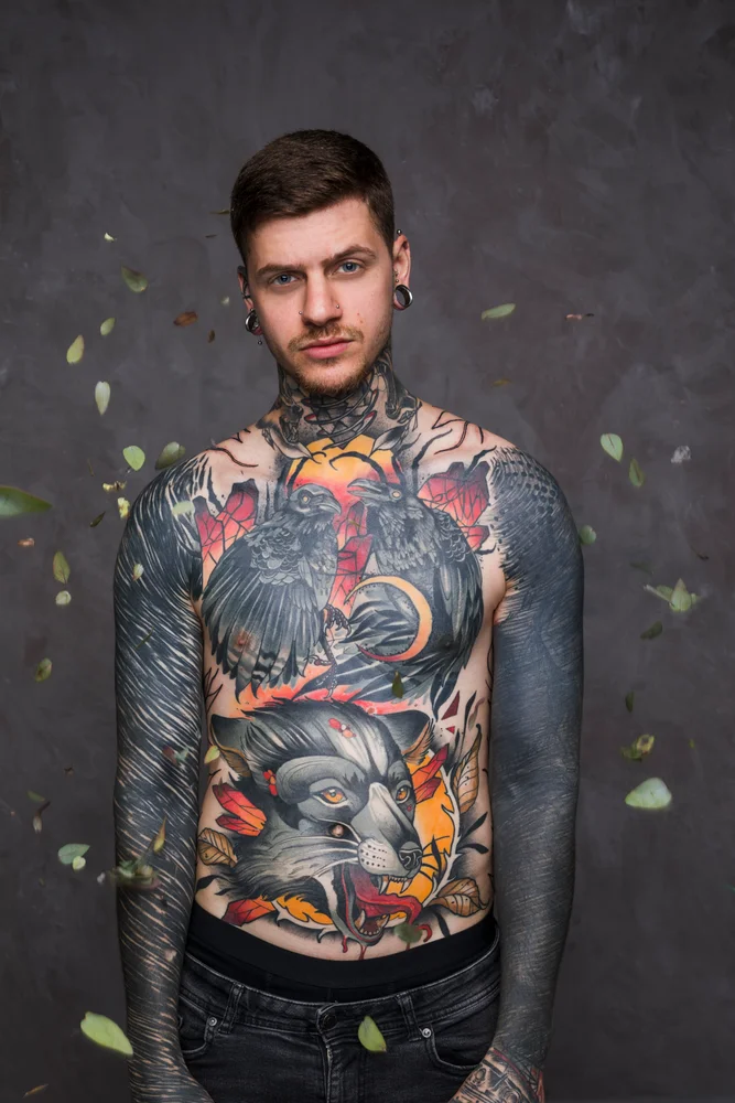 Tablou canvas: Portret Tatuat cu Elemente Animaliere - Thumbnail 2