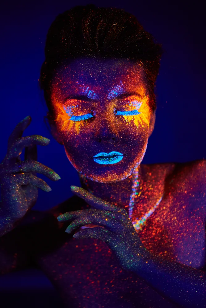 Tablou canvas: Portret Neon în Lumină Ultravioletă - Thumbnail 2