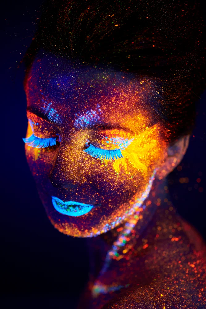 Tablou canvas: Portret Fluo în Lumină Neon - Thumbnail 2