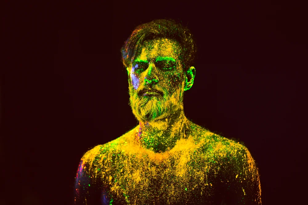 Tablou canvas: Portret în Lumină Fluorescentă - Thumbnail 2