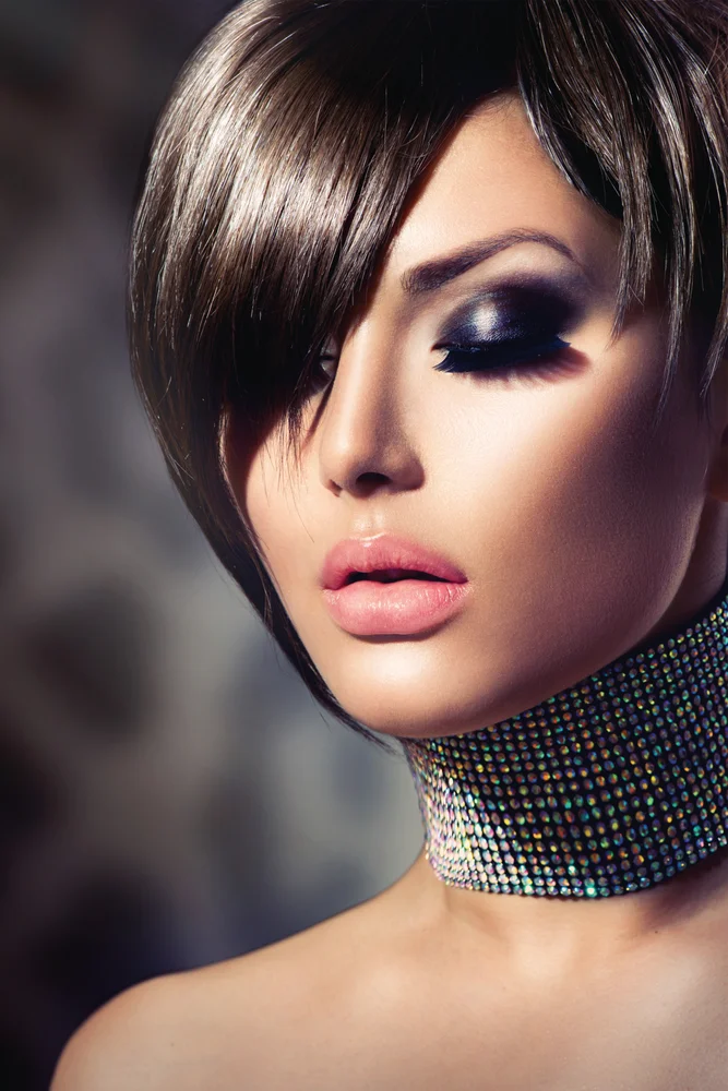 Tablou canvas: Portret Glamour cu Machiaj Dramatic - Thumbnail 2