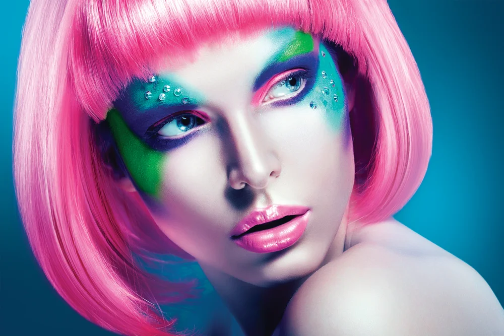 Tablou canvas: Portret Futurist cu Machiaj Excentric - Thumbnail 2