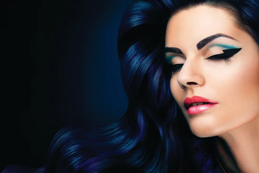 Tablou canvas: Portret Glamour cu Machiaj Dramatic (2) - Thumbnail 2