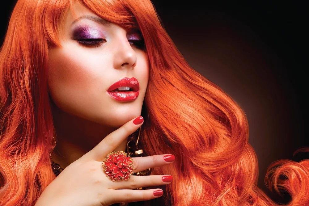 Tablou canvas: Portret Glamour cu Păr Roșu Aprins - Thumbnail 2