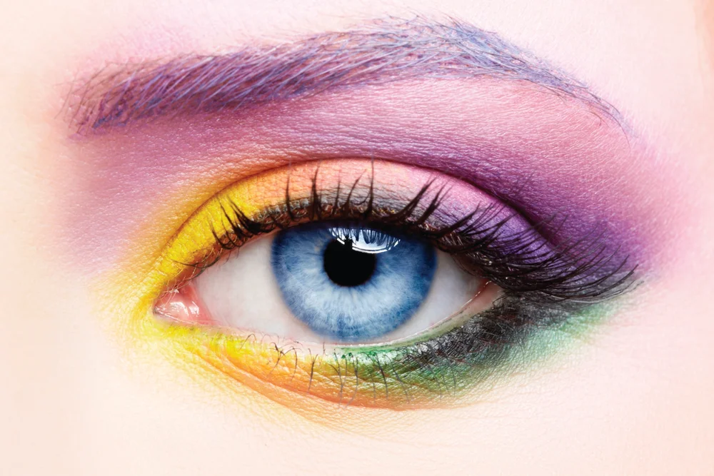 Tablou canvas: Machiaj Artistic Ochi în Culori Vibrante - Thumbnail 2