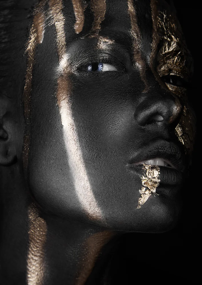 Tablou canvas: Portret Artistic cu Accente Aurii 2 - Thumbnail 2