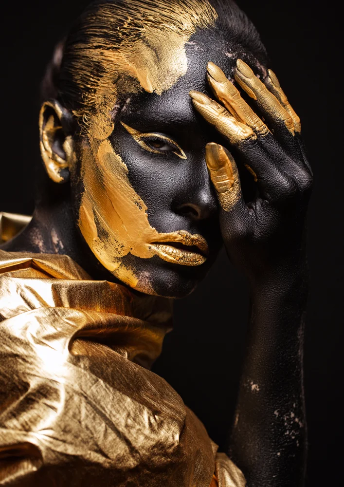 Tablou canvas: Portret Artistic cu Accente Aurii 3 - Thumbnail 2