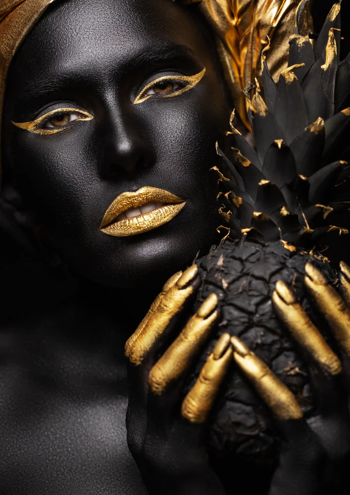 Tablou canvas: Portret Artistic cu Accente Aurii 4 - Thumbnail 2