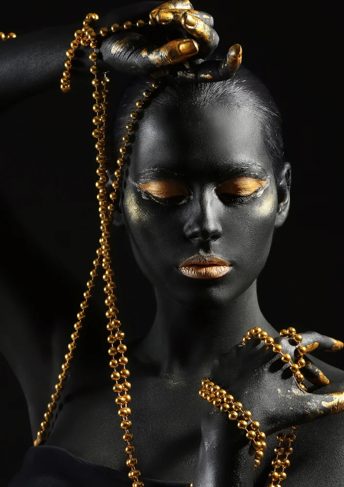 Tablou canvas: Portret Artistic cu Accente Aurii 5 - Thumbnail 2