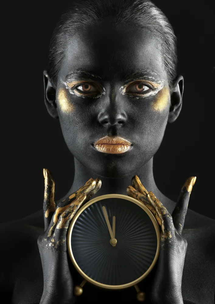 Tablou canvas: Portret cu Machiaj Negru și Auriu - Thumbnail 2