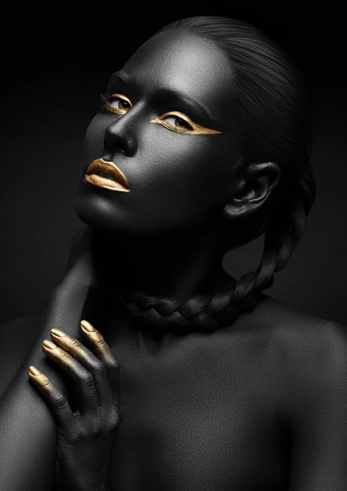 Tablou canvas: Portret Artistic cu Accente Aurii 7 - Thumbnail 2