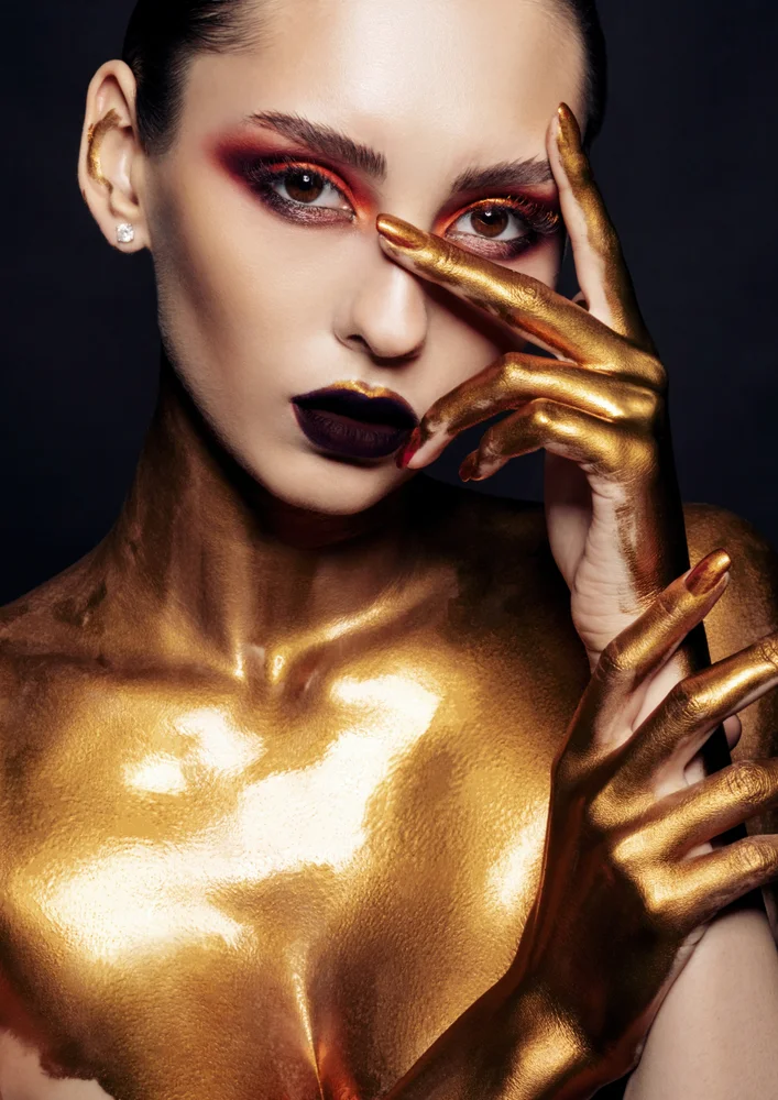 Tablou canvas: Portret Glamour cu Accente Aurii (2) - Thumbnail 2