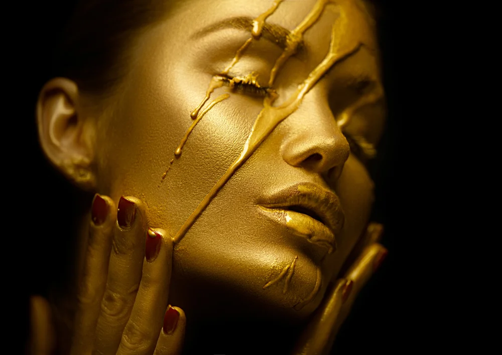 Tablou canvas: Portret Aurit cu Texturi Strălucitoare - Thumbnail 2