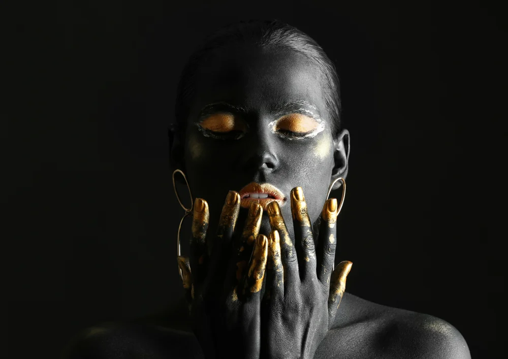 Tablou canvas: Portret Artistic cu Accente Aurii 14 - Thumbnail 2