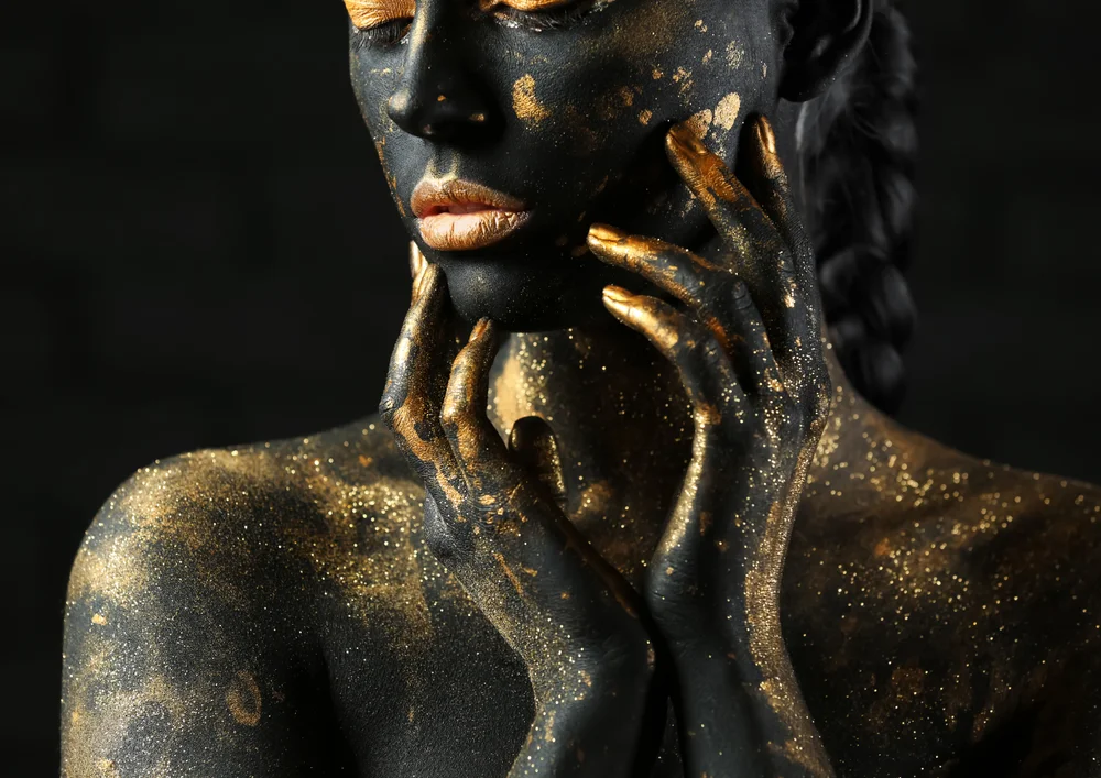 Tablou canvas: Portret Artistic cu Accente Aurii 16 - Thumbnail 2