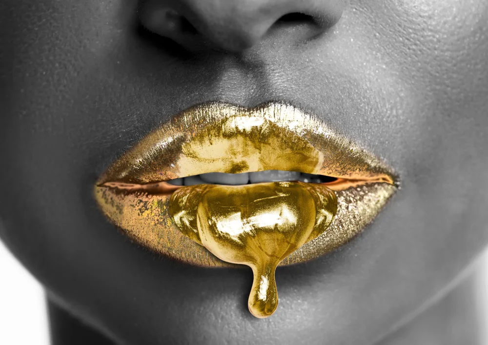 Tablou canvas: Buze Aurii cu Detalii Lichide - Thumbnail 2