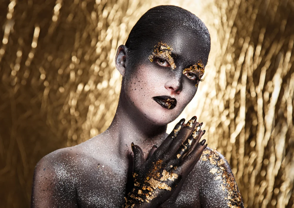 Tablou canvas: Portret Artistic cu Elemente Aurii 2 - Thumbnail 2