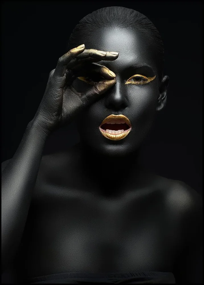 Tablou canvas: Portret Dramatic cu Accente Aurii 3 - Thumbnail 2