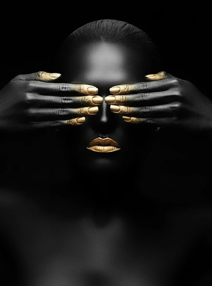 Tablou canvas: Portret cu Accente Aurii și Negru Intense - Thumbnail 2