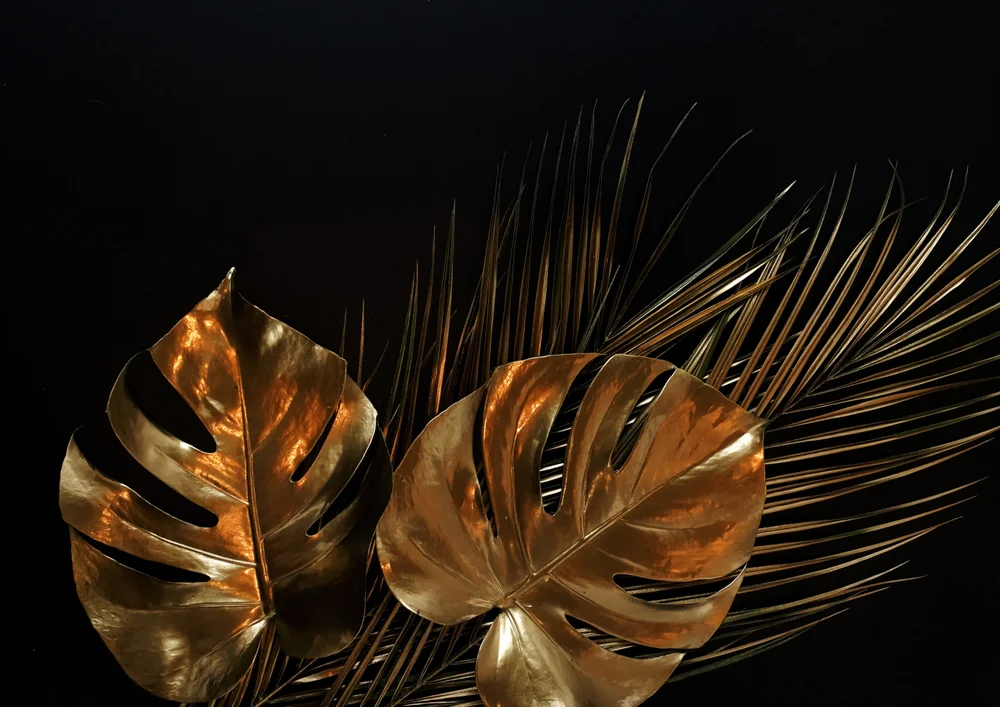 Tablou canvas: Frunze Aurii pe Fundal Întunecat - Thumbnail 2