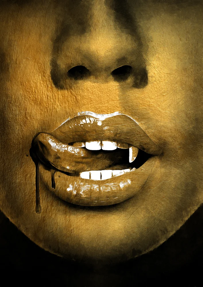 Tablou canvas: Detaliu Artistic de Buze în Tenta Aurie - Thumbnail 2