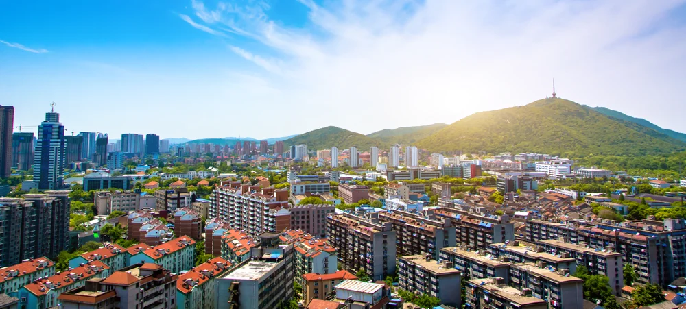 Tablou canvas: Panoramă Urbană cu Munți în Fundal - Thumbnail 2