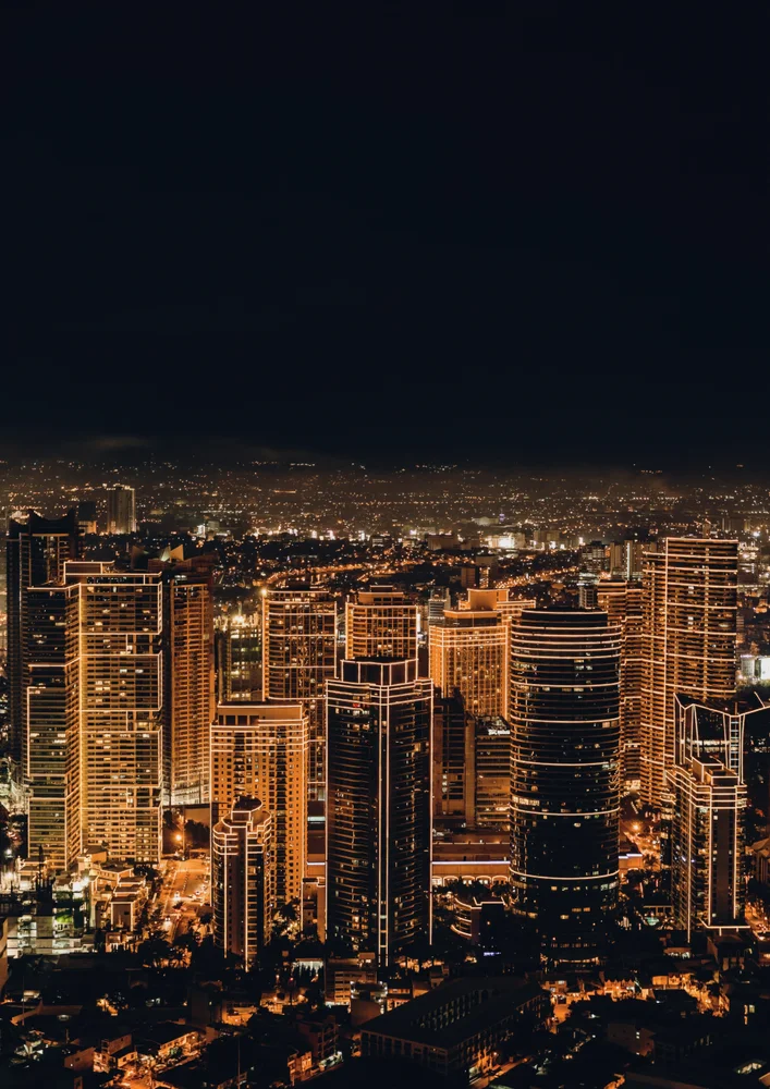 Tablou canvas: Silhouette Nocturnă a Orașului Modern - Thumbnail 2