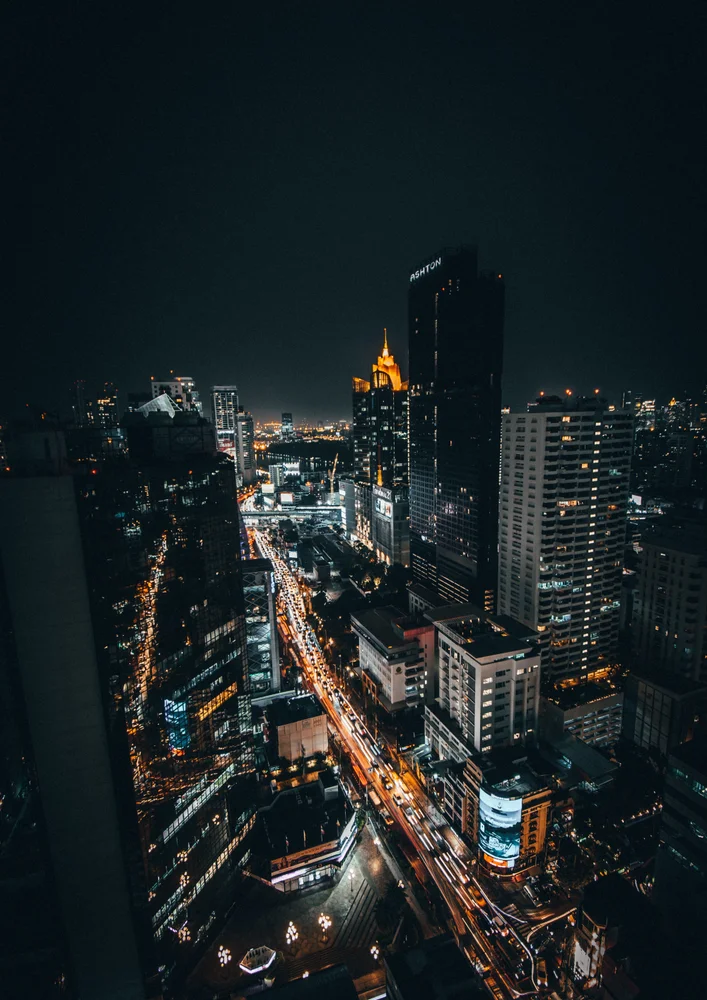 Tablou canvas: Panoramă Urbană Nocturnă Vibrantă - Thumbnail 2