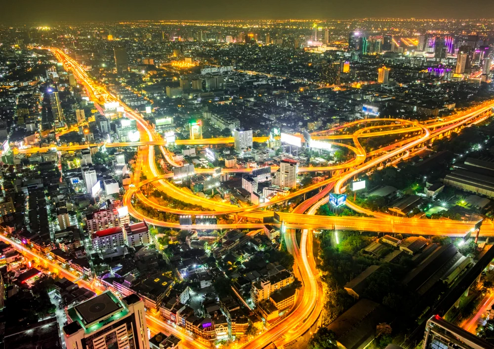 Tablou canvas: Nocturnă Urbană cu Autostrăzi Iluminate - Thumbnail 2