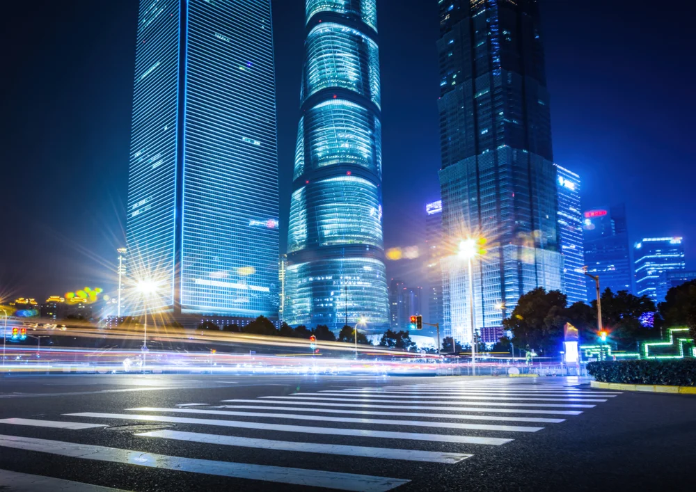 Tablou canvas: Nocturnă Urbană cu Zgârie-Nori Luminați - Thumbnail 2